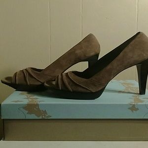 Jessica Simpson, suede heels