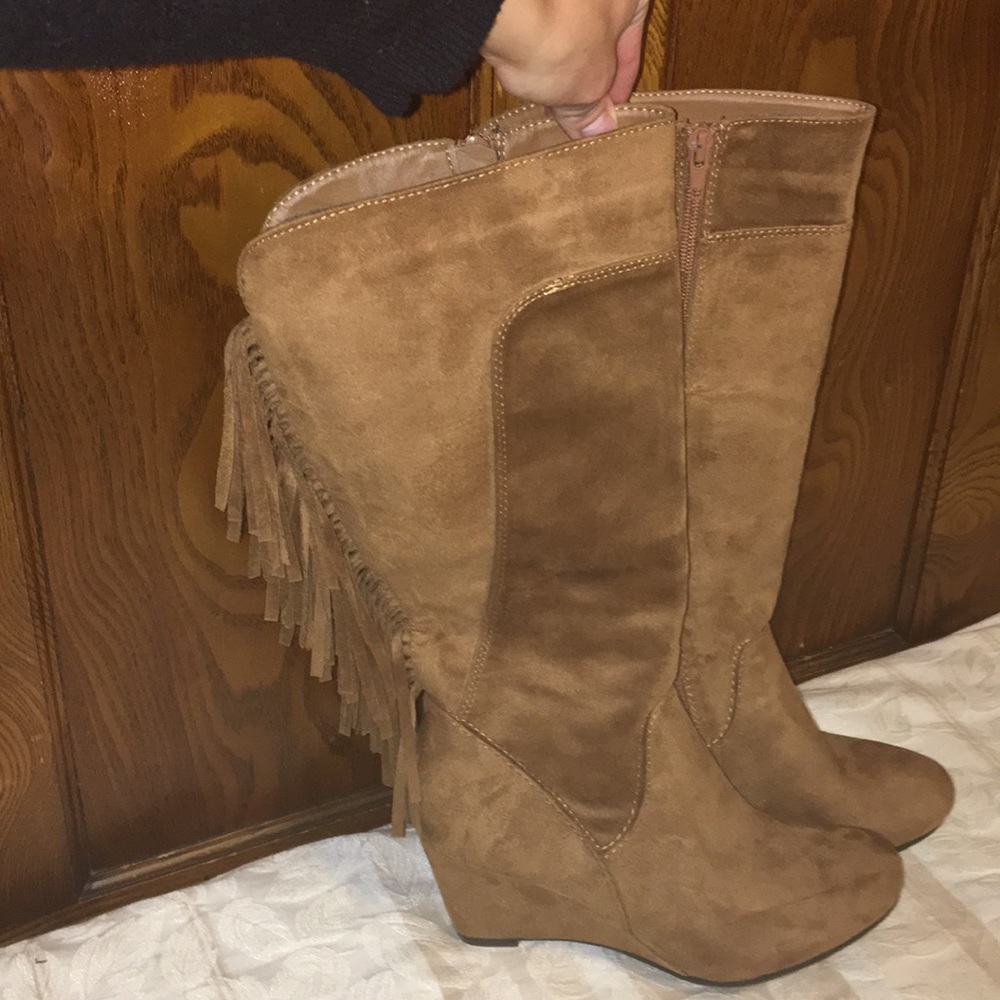 Women’s faux suede fringe boots size 7.5