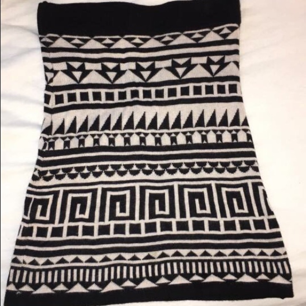 H&M patterned black and ivory mini skirt