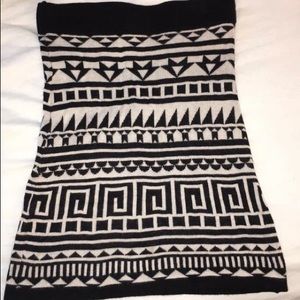 H&M patterned black and ivory mini skirt