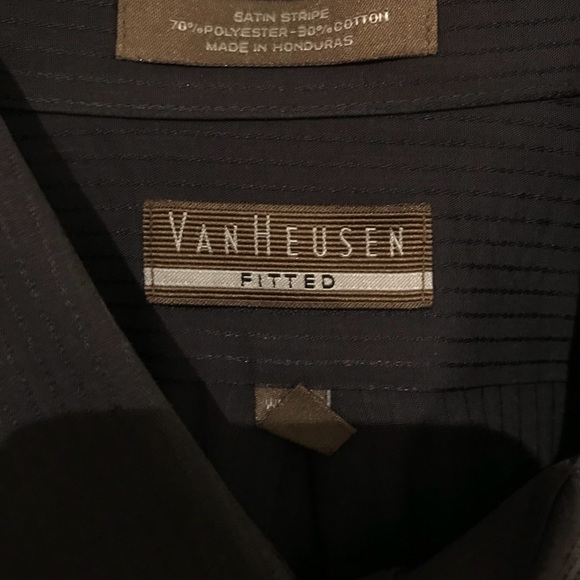 Van Heusan Men’s Button Down Shirt - Picture 2 of 2