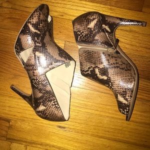 Nine West Snake skin pattern booties size 11M