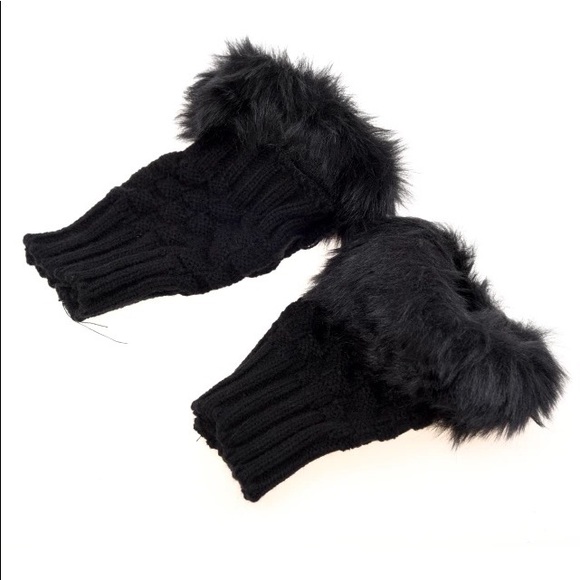 SOLD OUT 😊 MORE ARRIVING SOON Faux Fur Fingerless - Picture 6 of 6