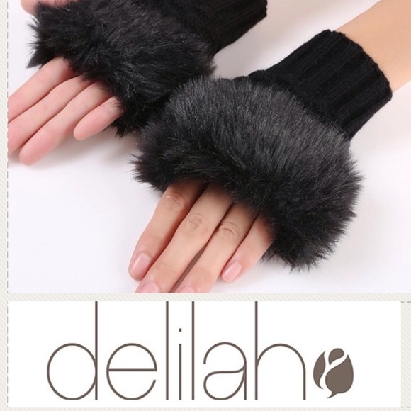 SOLD OUT 😊 MORE ARRIVING SOON Faux Fur Fingerless - Picture 2 of 6