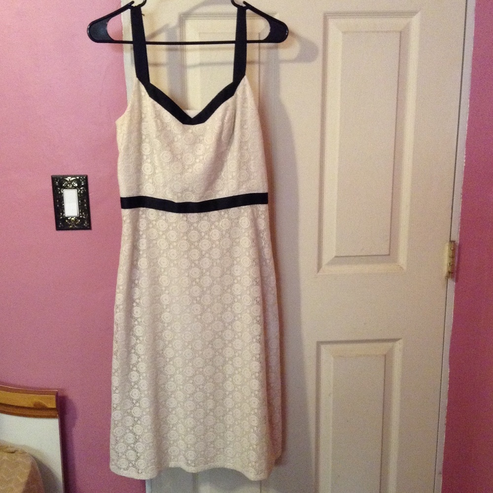 🌜3/$25 Ann Taylor Loft Cream Eyelet Dress