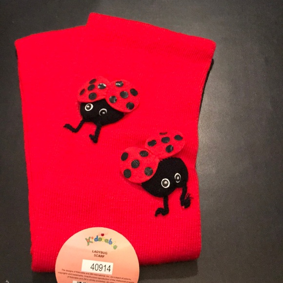 Ladybug 🐞 scarf and mittens set for kids. - Picture 3 of 4