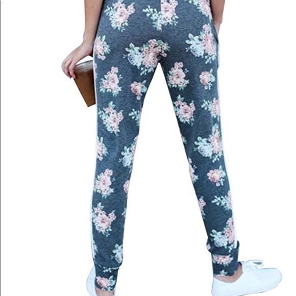 SOLD🌺Cute floral💐 track -relax pants - Picture 2 of 8