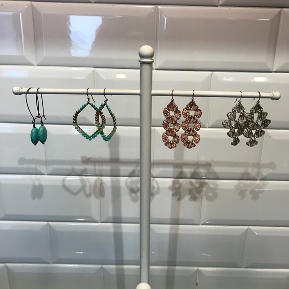 Stella & Dot Earrings - Picture 2 of 4