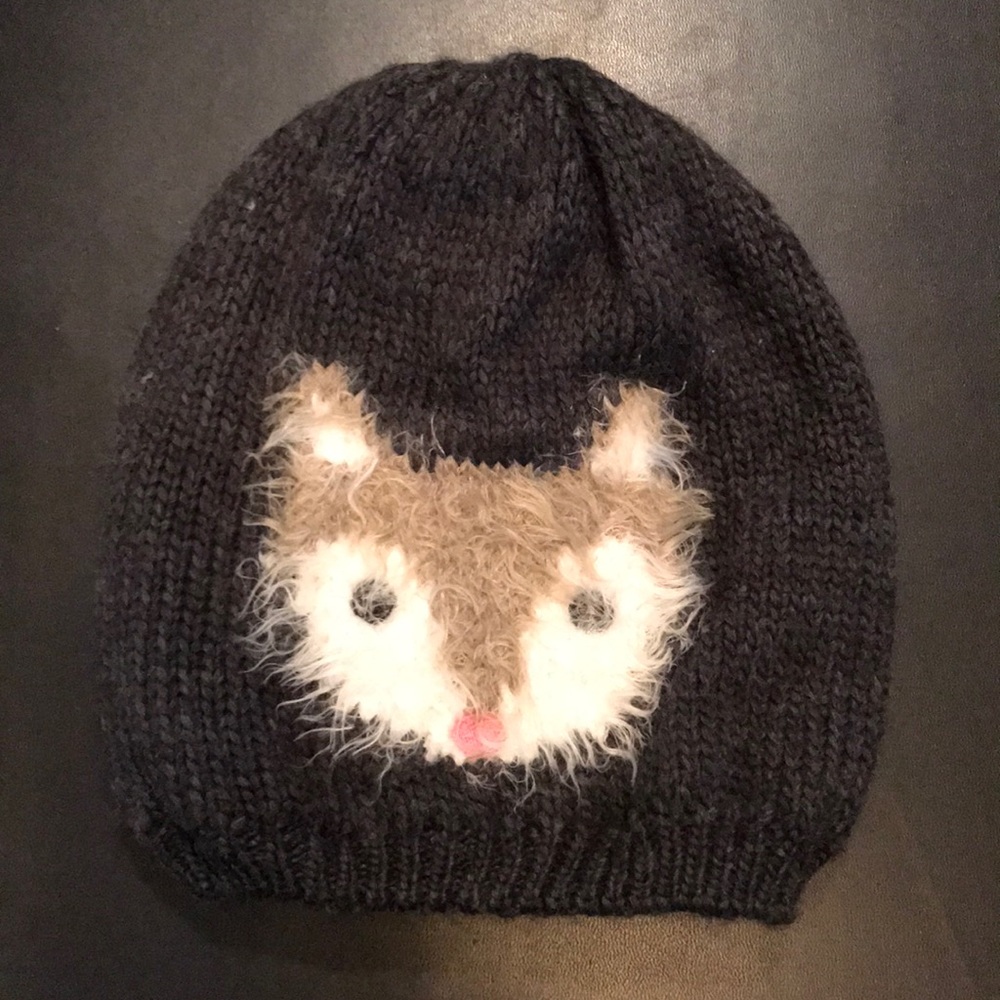 Knitted beanie with fleece lining for kids.