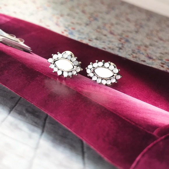 Smokey Gray Leaf Stud Earrings - Picture 2 of 4