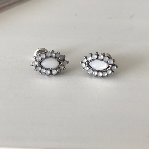 Smokey Gray Leaf Stud Earrings - Picture 3 of 4