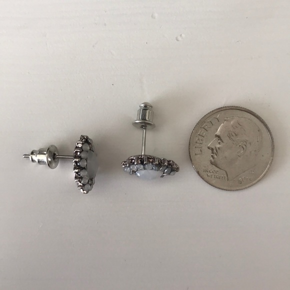 Smokey Gray Leaf Stud Earrings - Picture 4 of 4