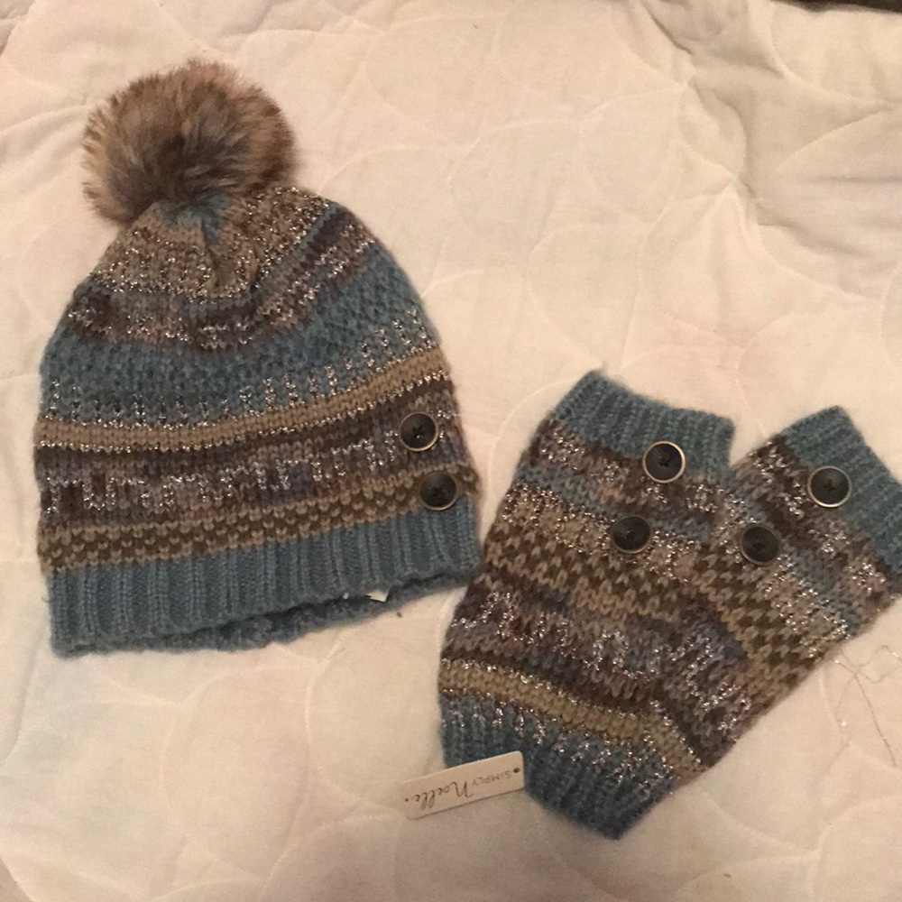 Knit hat and wrist warmers/mittens