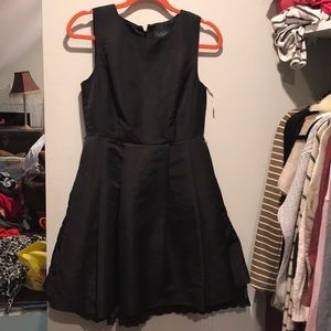 🍀 SALE ⚫️👗w/ sequin ruffle