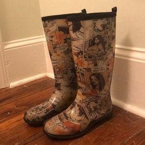 Kamik cartoon newspaper print rain boots
