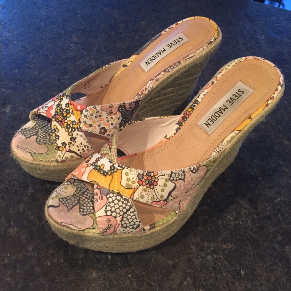 Steve Madden sandals -cute pattern!  Sz 7.5