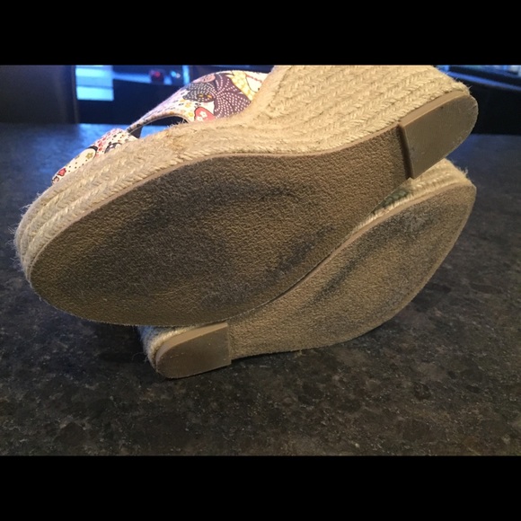 Steve Madden sandals -cute pattern!  Sz 7.5 - Picture 4 of 5