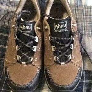 Annu Hiking Shoe