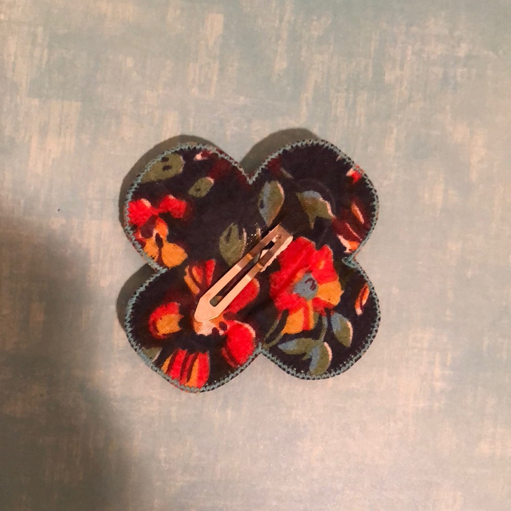 Anthropologie Flower Hair Clip - Picture 2 of 4