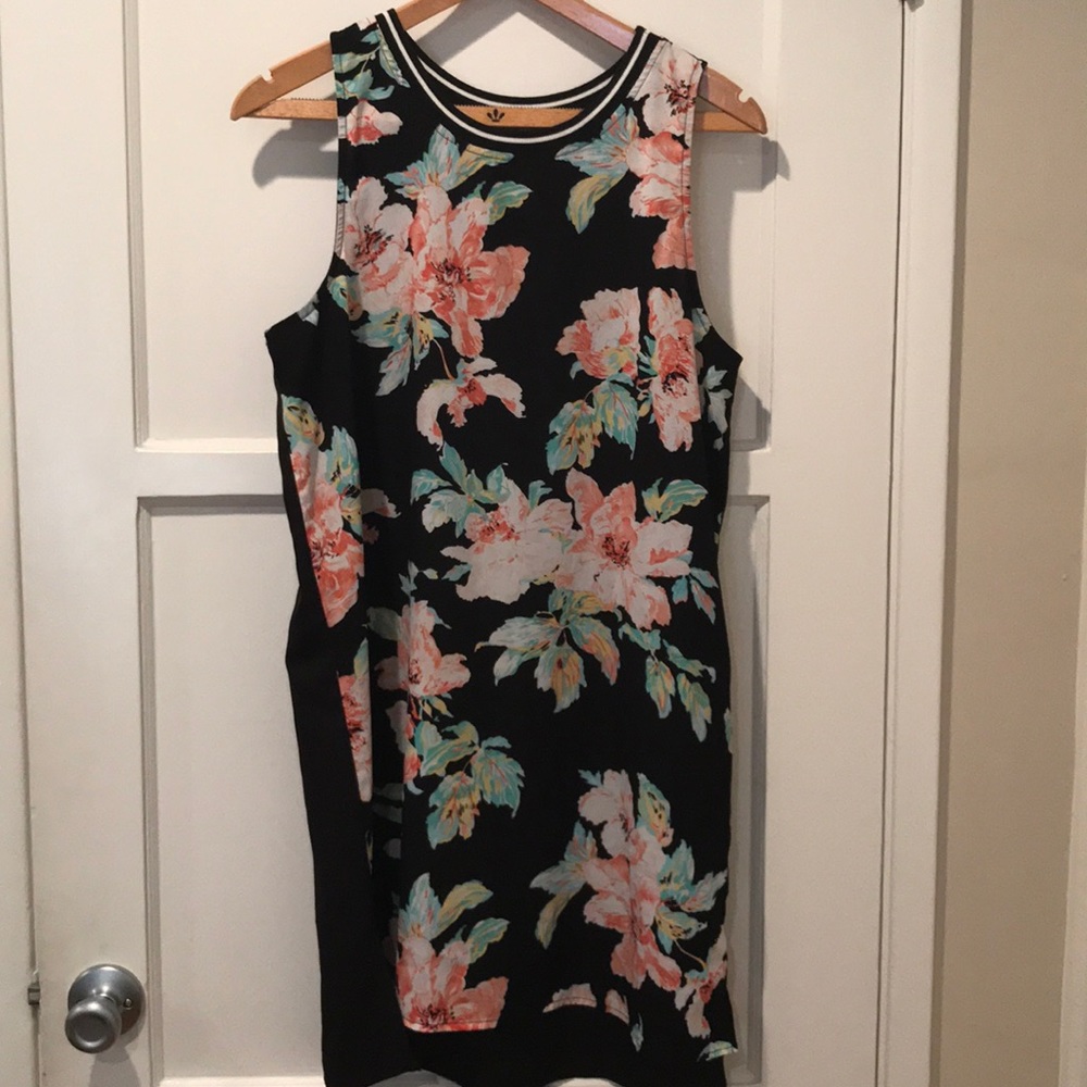 Floral sleeveless dress