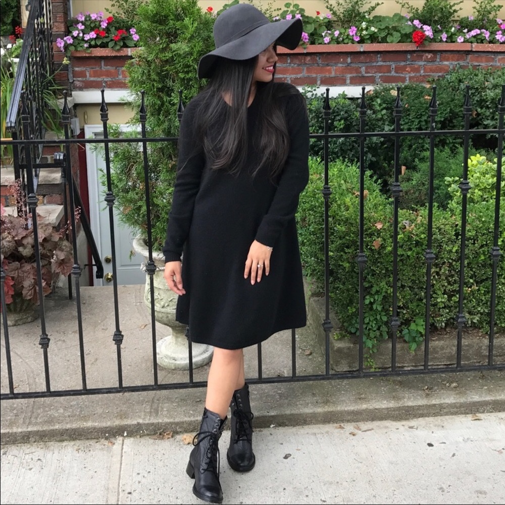 HOLIDAY SALE!!  Theory 100% Cashmere Sweater Dress