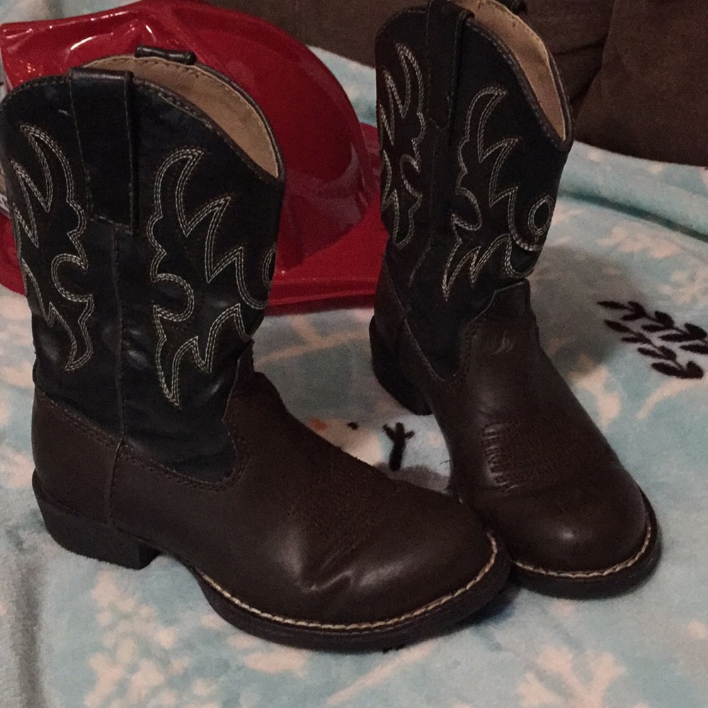 size 9 toddler boys “boots”🤩
