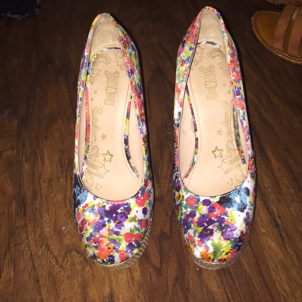 Multi color flower wedges