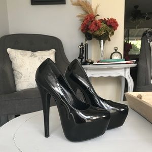 Black Platform Heels🖤