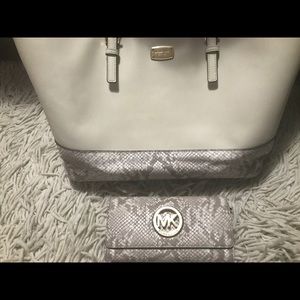 SALE🔥MK purse with matching wallet