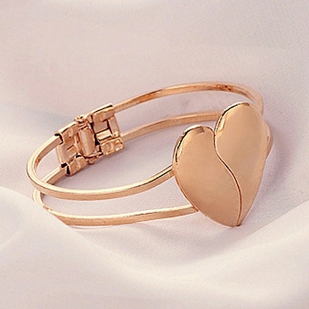 🎁3/$20 Heart Bangle