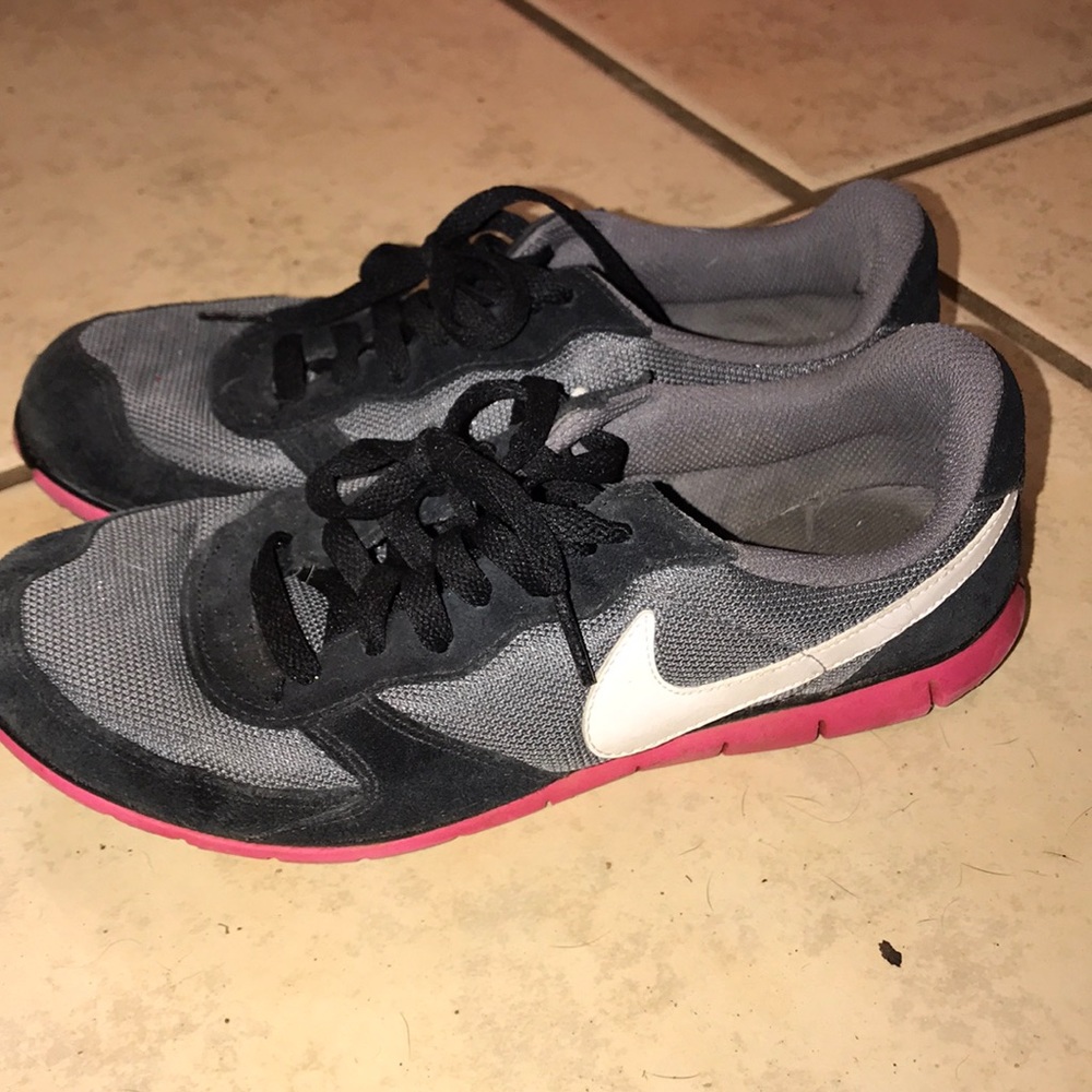 Black/Pink/White Nike