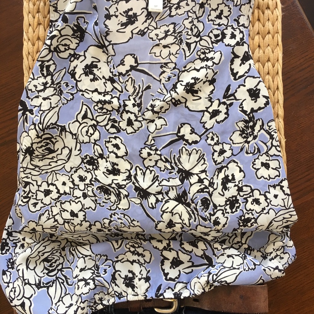Loft sleeveless blouse