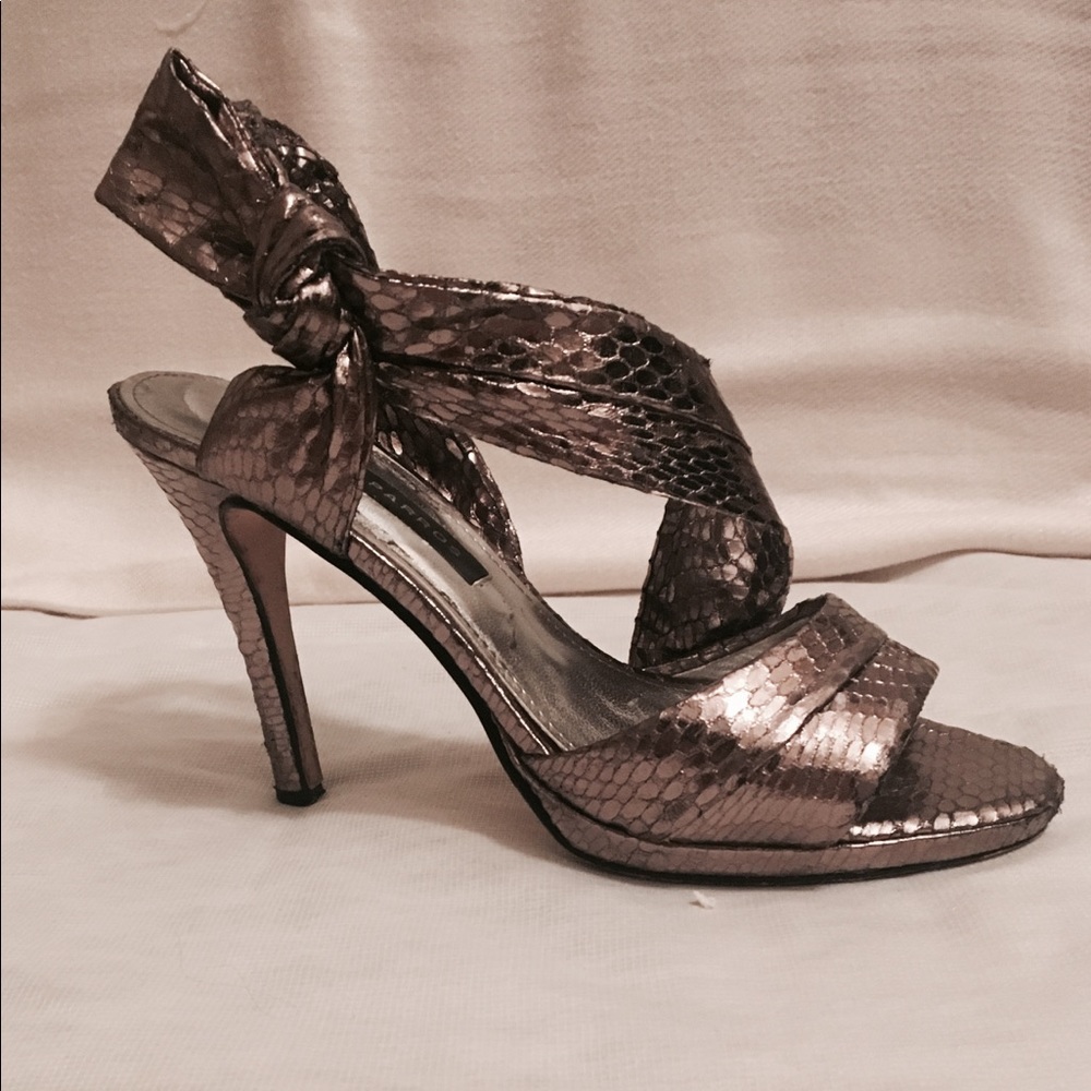 Caparros Like New Silver Heels