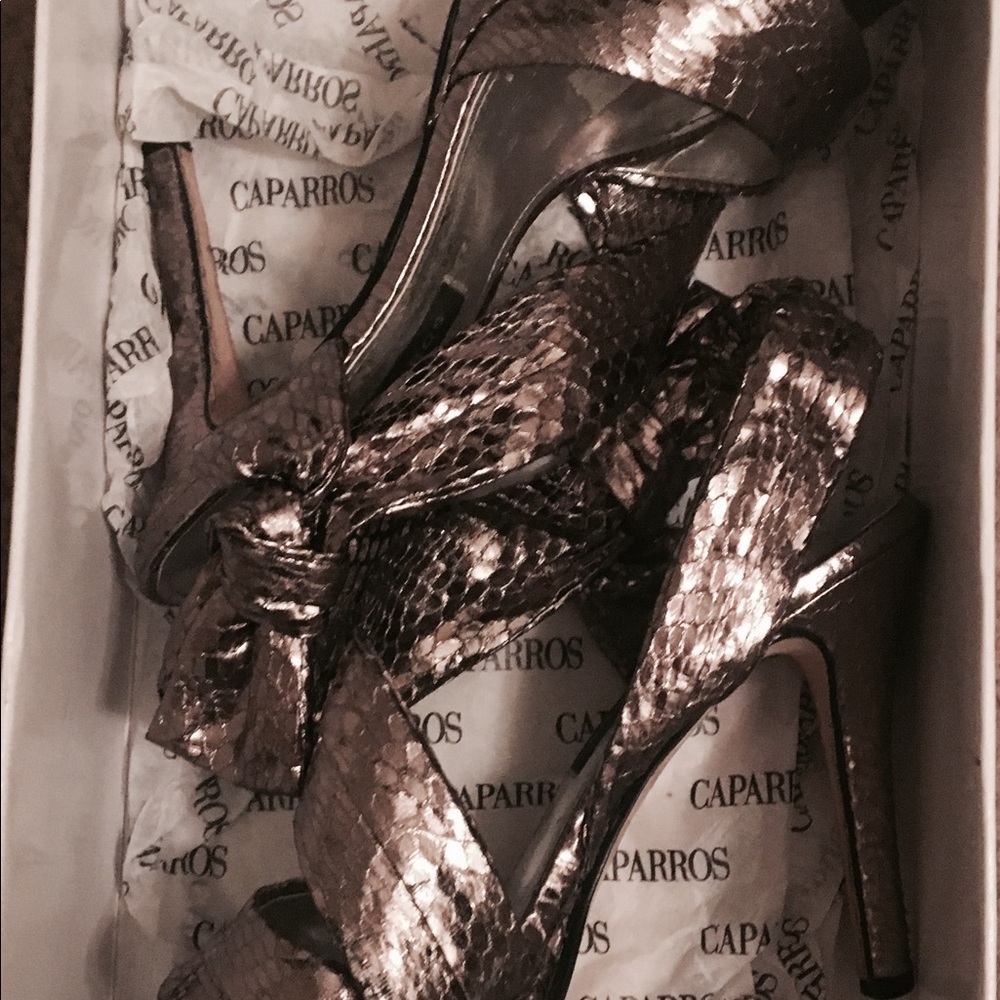 Caparros Like New Silver Heels - Picture 2 of 7