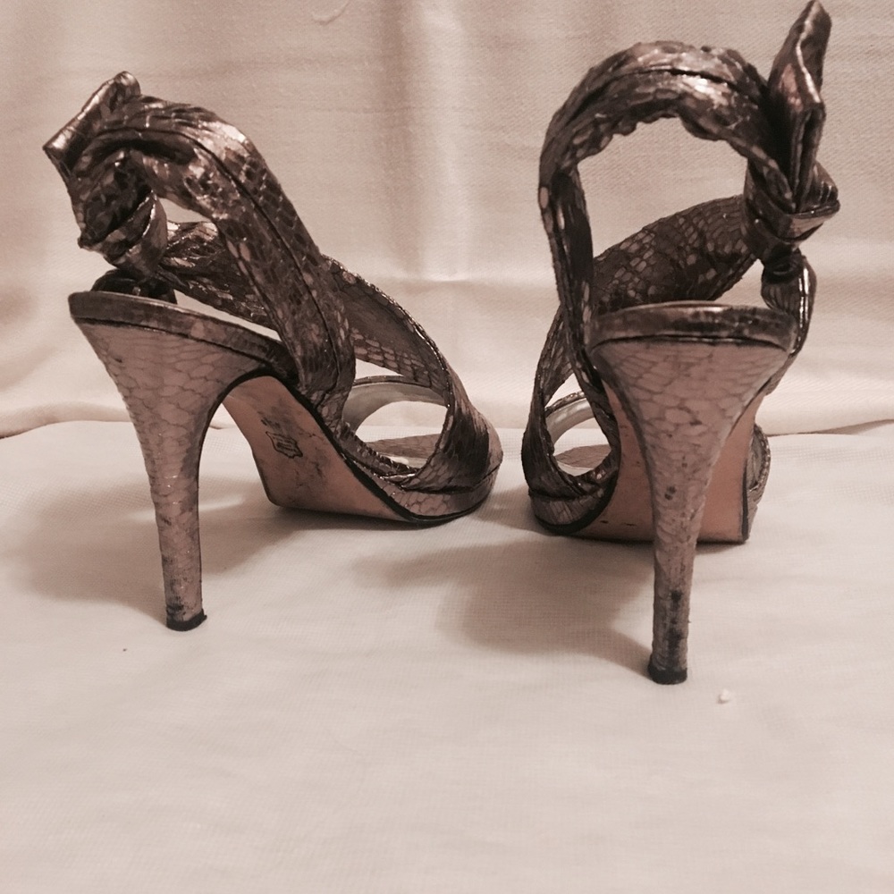 Caparros Like New Silver Heels - Picture 5 of 7