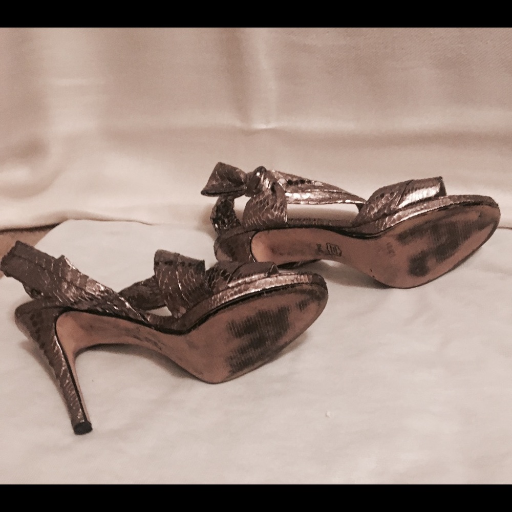 Caparros Like New Silver Heels - Picture 6 of 7