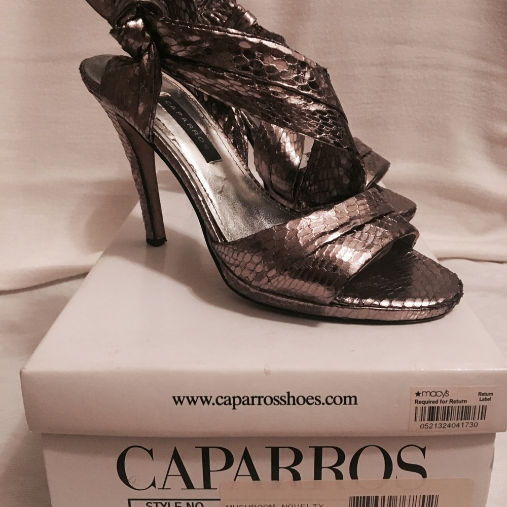 Caparros Like New Silver Heels - Picture 7 of 7