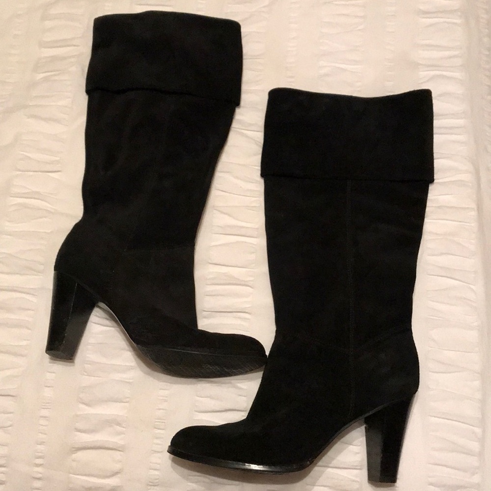 Black leather Tahari boots