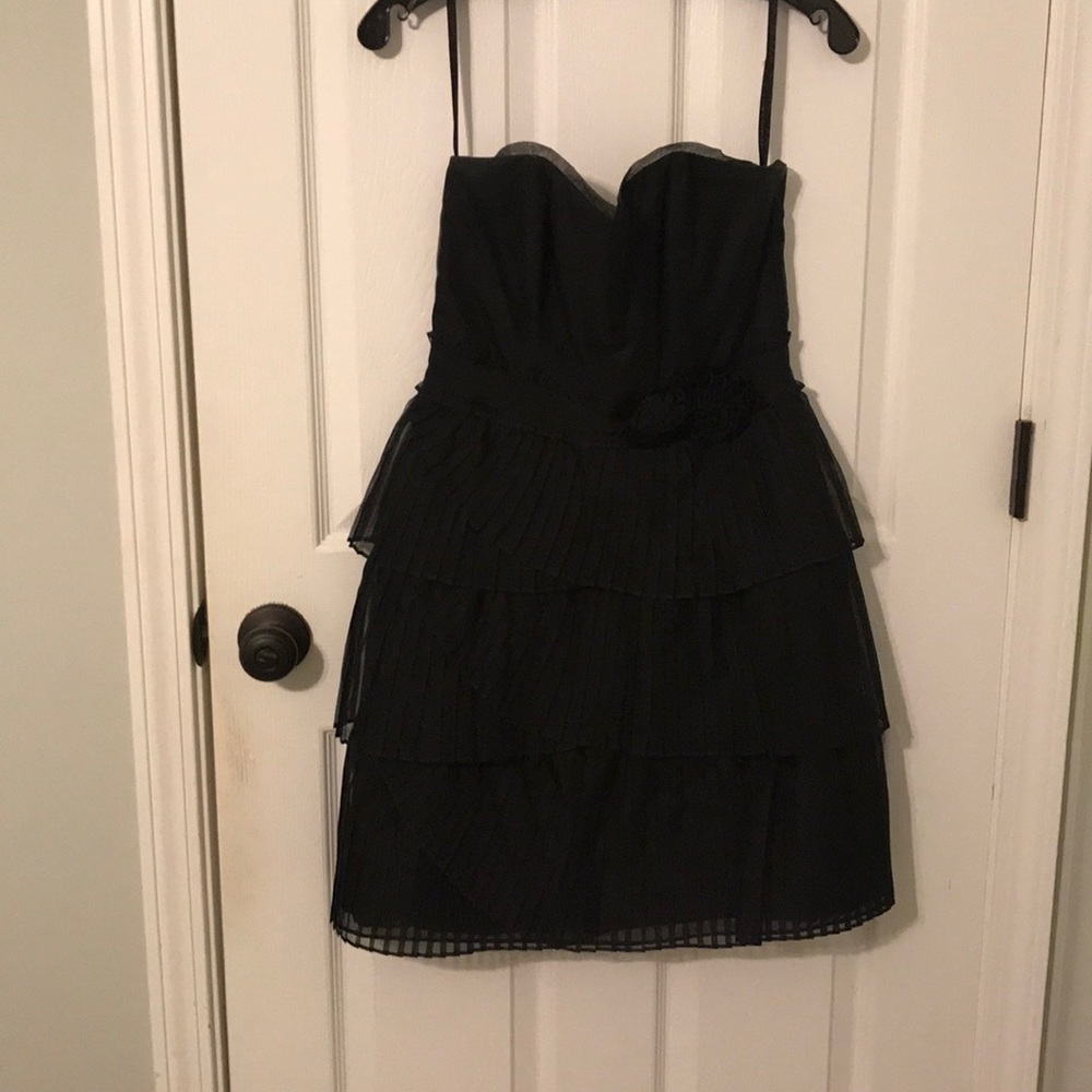 Size 4 White House black market holiday dress
