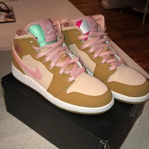 Air Jordan 1 mid hares