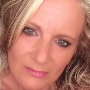 Meet your Posher, Carrie