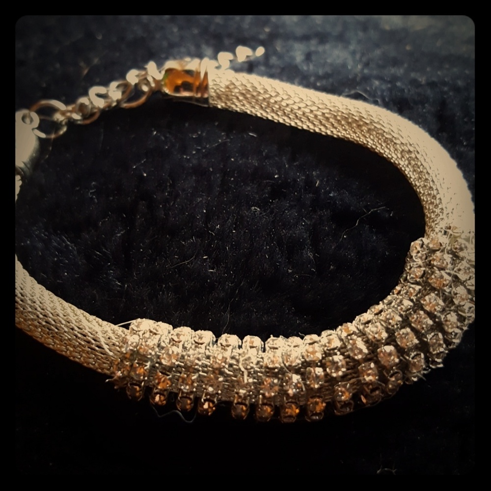 3D silvertoned mesh bracelet.