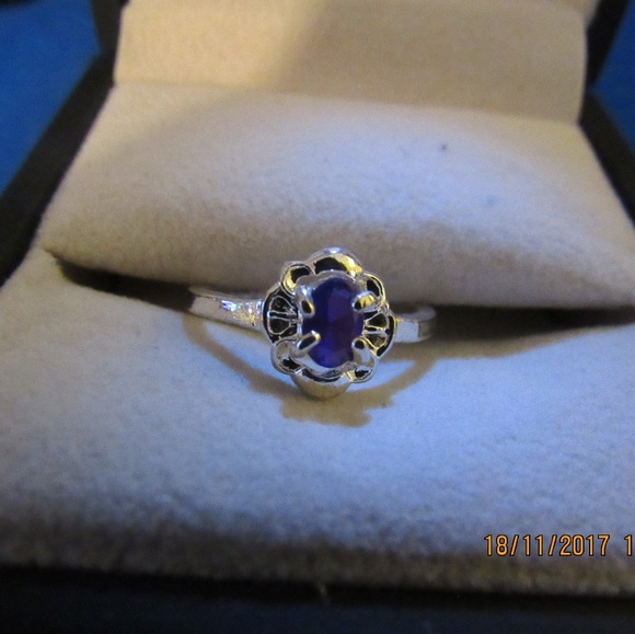 Jewelry - DR149. Sterling Silver Ring.  Size 9