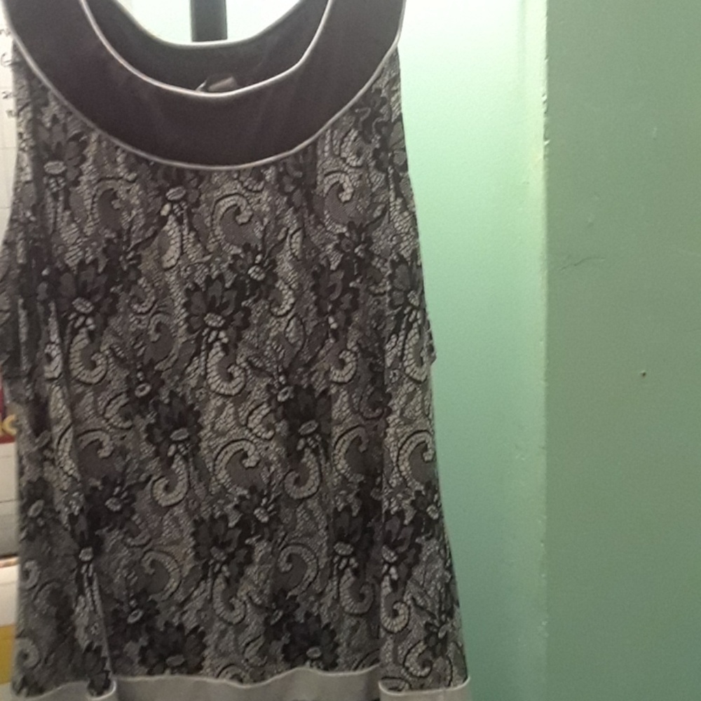 Floral sleeve less dress shirt