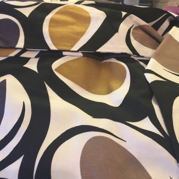 NWT Beautiful Metallic Geo Print Skirt - Picture 5 of 6