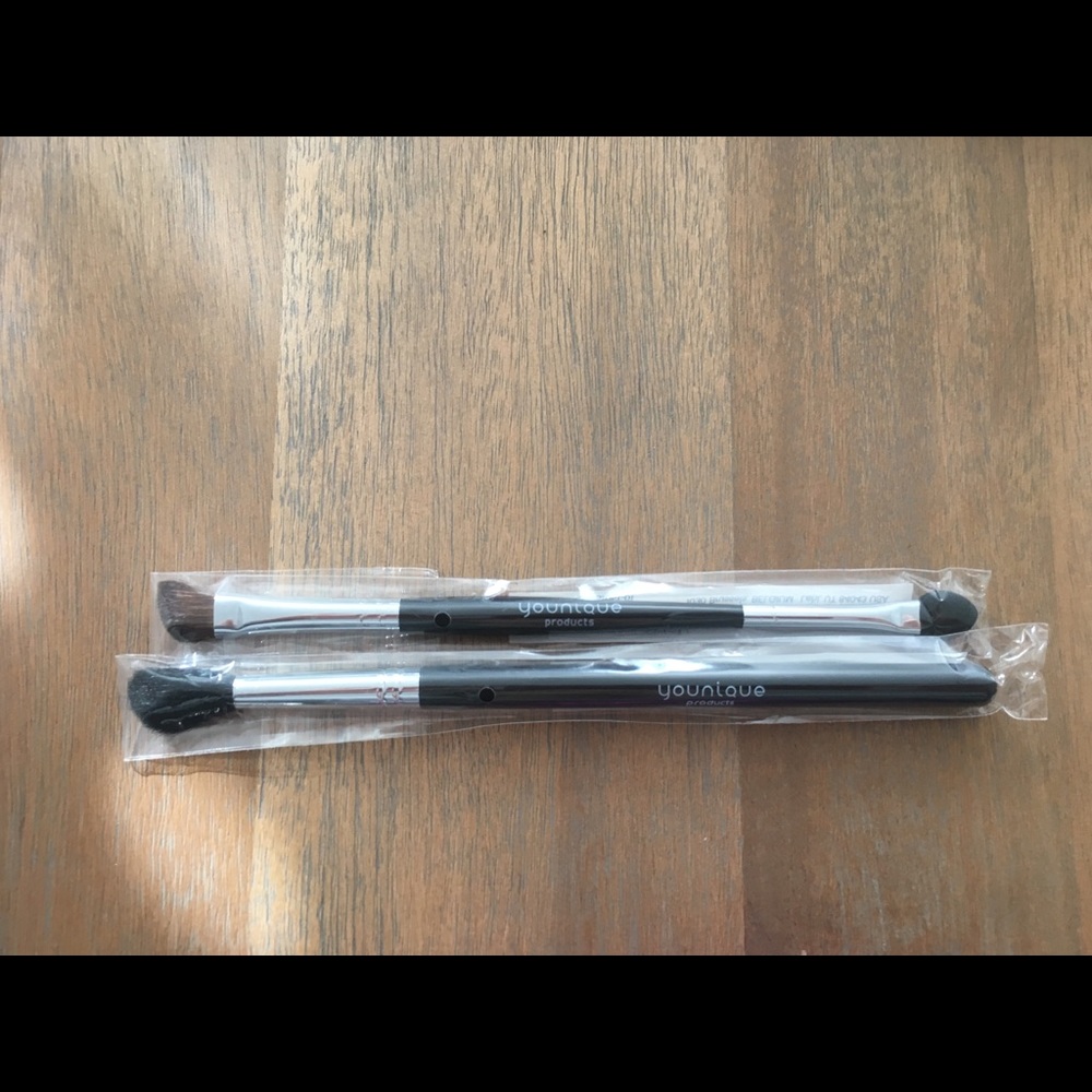 Younique Eye Makeup Brushes Bundle• top brush only
