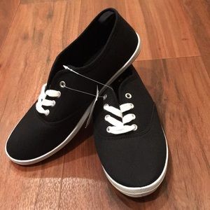 NWT Size 8 Black Canvas Sneakers