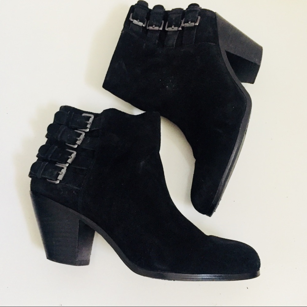 PriceDrop⬇️ Black Sam Edelman “Luca” Suede Booties