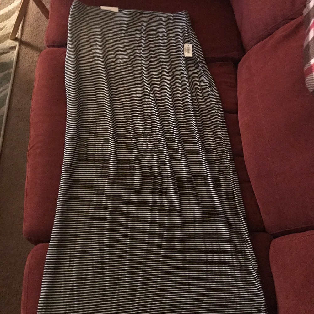 💋🌸NWT Stripped Old Navy Maxi Skirt 🌸💋