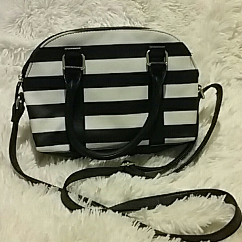 Night out, Striped purse